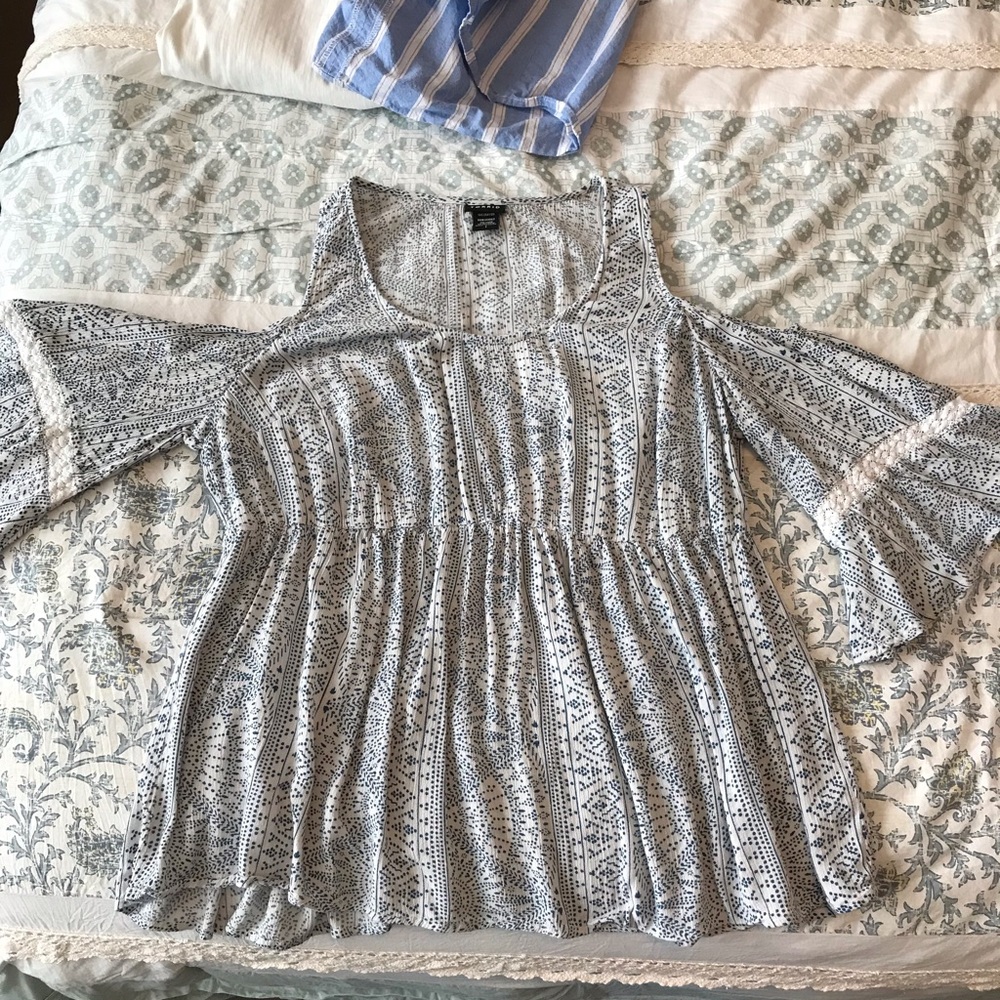 Cold shoulder Long sleeve